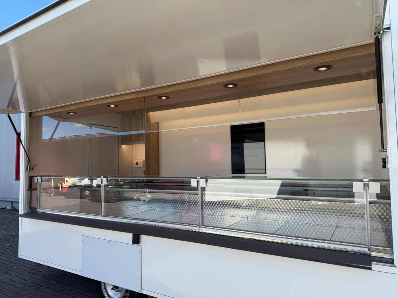 Renault ESSELMANN Verkaufsmobil - Büféautó: 3 kép. Renault ESSELMANN Verkaufsmobil - Büféautó: 3 kép.