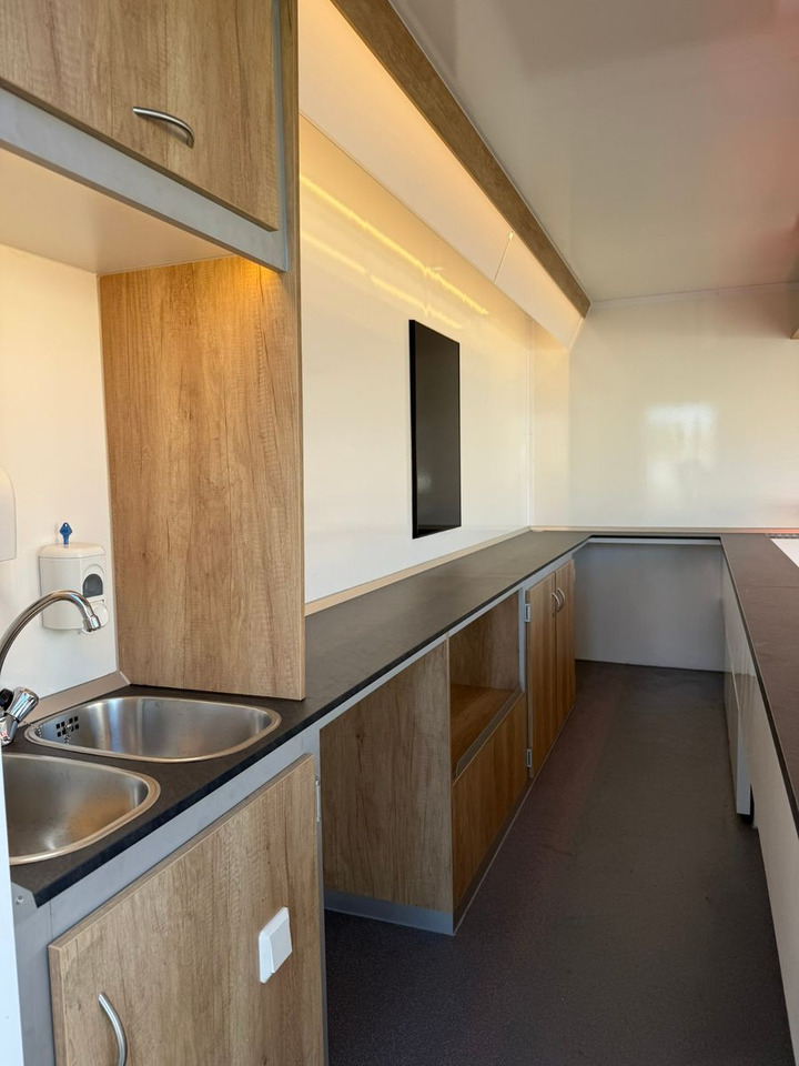 Renault ESSELMANN Verkaufsmobil - Büféautó: 5 kép. Renault ESSELMANN Verkaufsmobil - Büféautó: 5 kép.