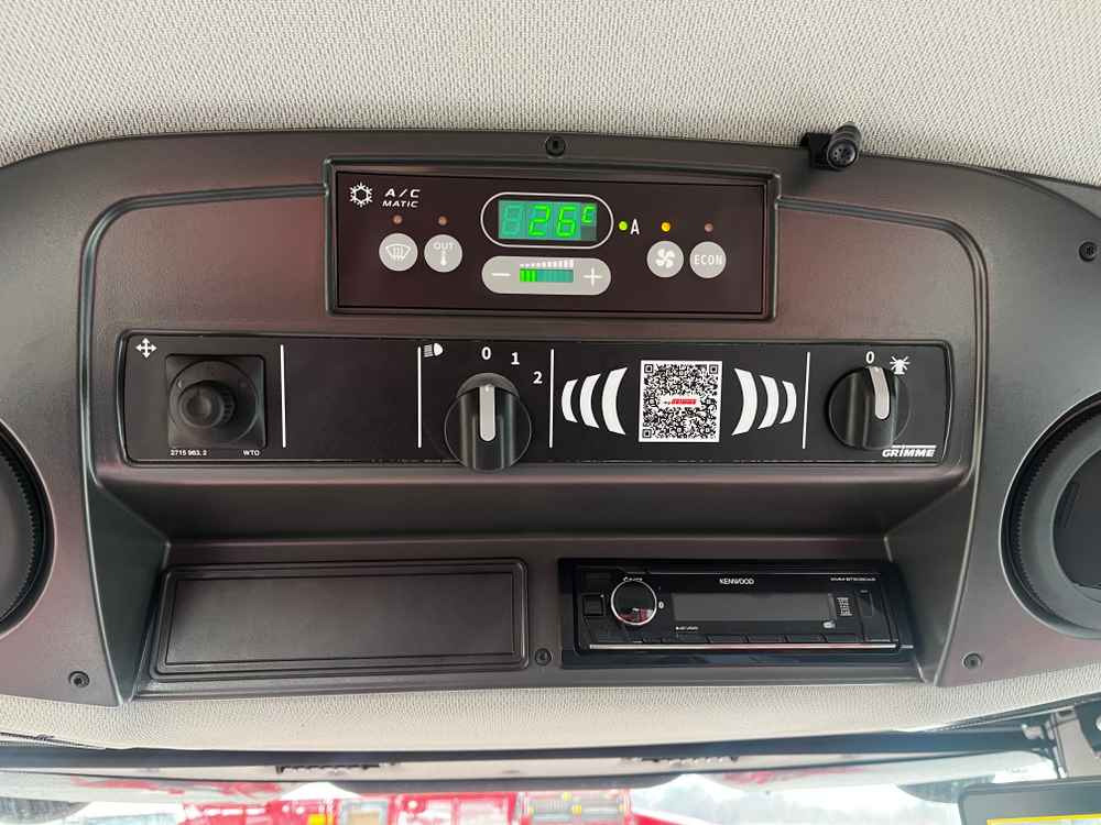 Grimme REXOR 6300 Platinum - Cukorrépa kombájn: 4 kép. Grimme REXOR 6300 Platinum - Cukorrépa kombájn: 4 kép.