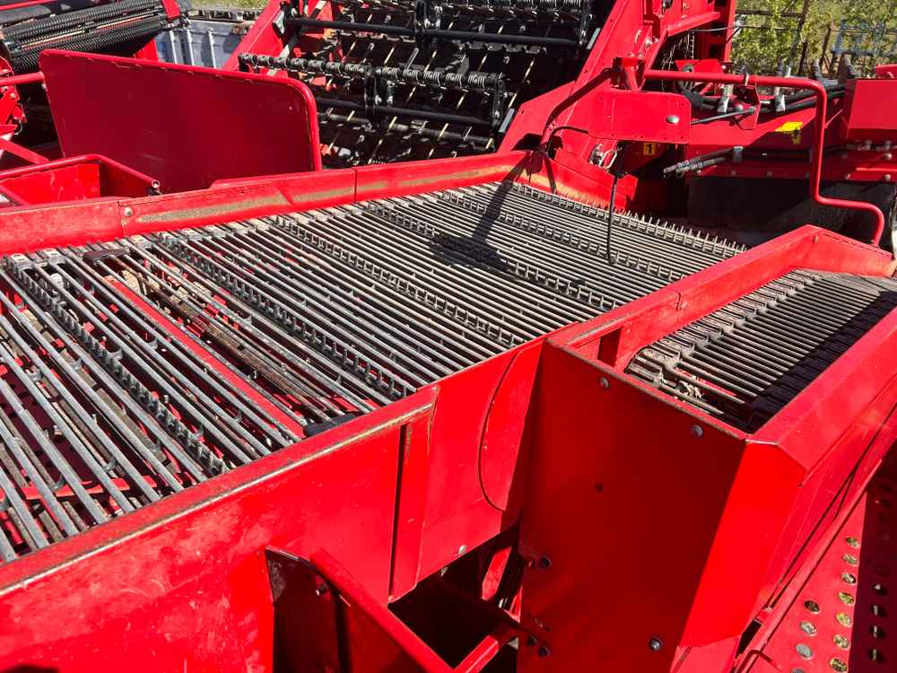 Grimme SE 260 UB - Burgonyakombájn: 2 kép. Grimme SE 260 UB - Burgonyakombájn: 2 kép.
