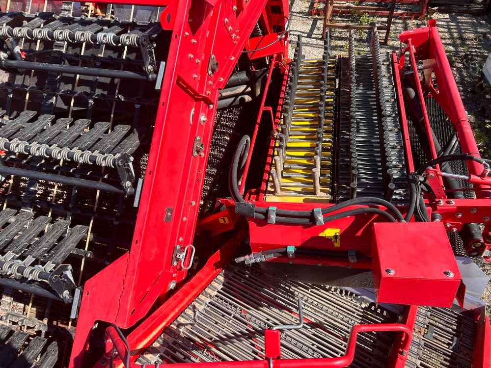 Grimme SE 260 UB - Burgonyakombájn: 3 kép. Grimme SE 260 UB - Burgonyakombájn: 3 kép.