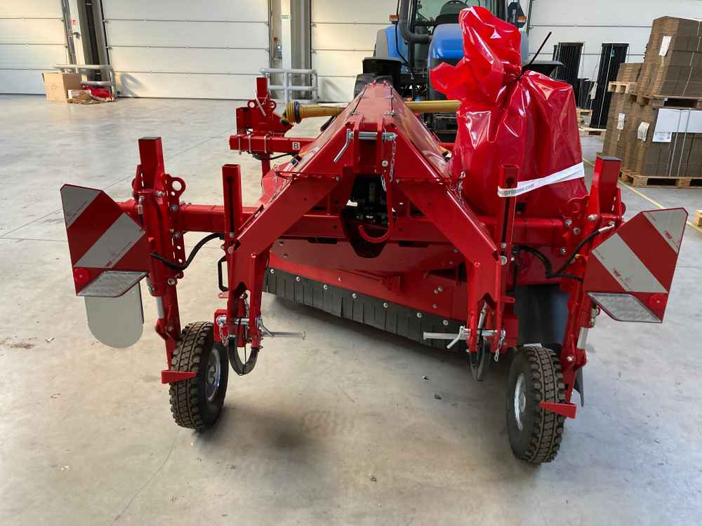Grimme VT 170 - Burgonya szárzúzó: 4 kép. Grimme VT 170 - Burgonya szárzúzó: 4 kép.