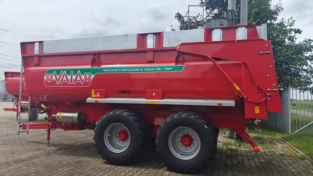 VAIA NL160 (2 axle trailer) - Szálastakarmány betakarítás gépei: 1 kép. VAIA NL160 (2 axle trailer) - Szálastakarmány betakarítás gépei: 1 kép.
