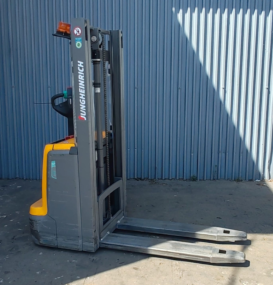 Jungheinrich EJC 110 Li-ion 2.7m/ 2019y/ 3150mh - Emelőtargoncá: 2 kép. Jungheinrich EJC 110 Li-ion 2.7m/ 2019y/ 3150mh - Emelőtargoncá: 2 kép.