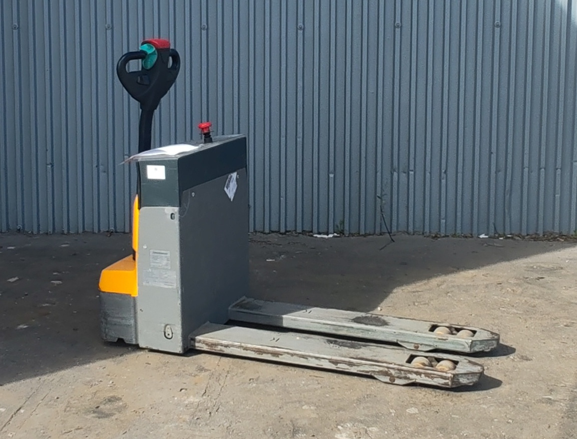 Jungheinrich EJE M13 Li-Ion - Kézi raklapemelő: 1 kép. Jungheinrich EJE M13 Li-Ion - Kézi raklapemelő: 1 kép.