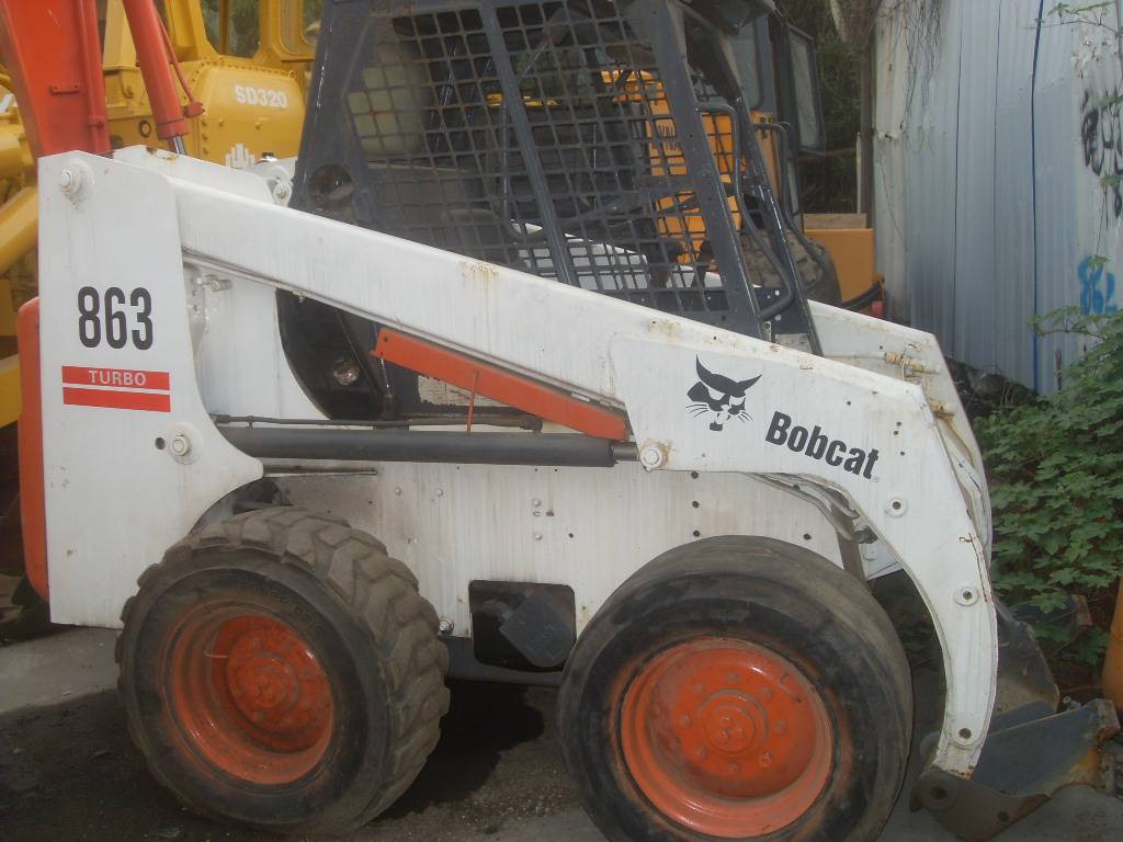 Bobcat 863 - Mini homlokrakodó: 1 kép. Bobcat 863 - Mini homlokrakodó: 1 kép.
