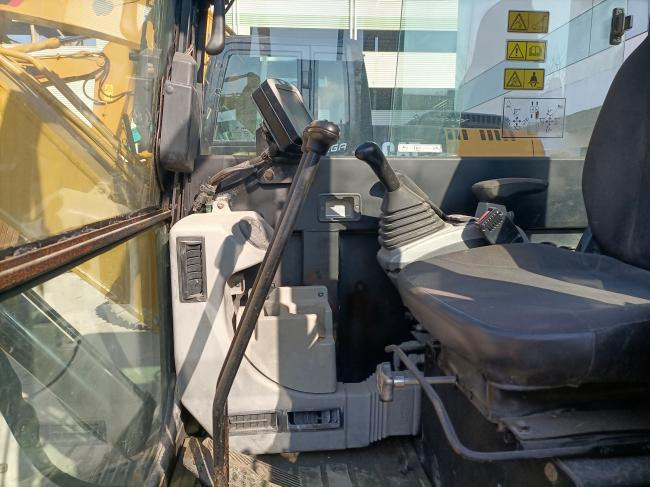 CAT 306E - Lánctalpas kotró: 5 kép. CAT 306E - Lánctalpas kotró: 5 kép.