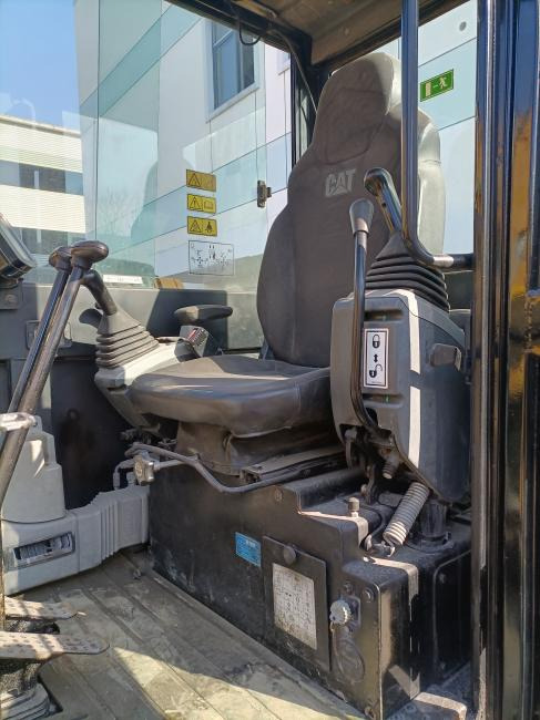 CAT 306E - Lánctalpas kotró: 3 kép. CAT 306E - Lánctalpas kotró: 3 kép.