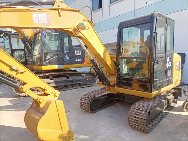 CAT 306E - Lánctalpas kotró: 1 kép. CAT 306E - Lánctalpas kotró: 1 kép.