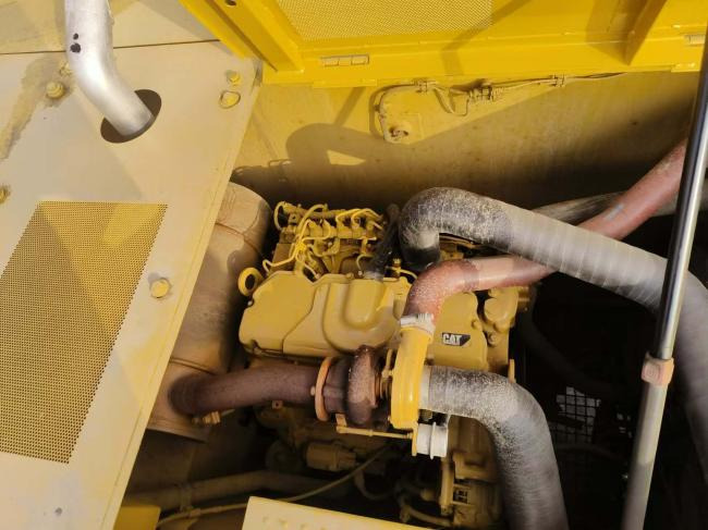 CAT 320GC - Lánctalpas kotró: 3 kép. CAT 320GC - Lánctalpas kotró: 3 kép.