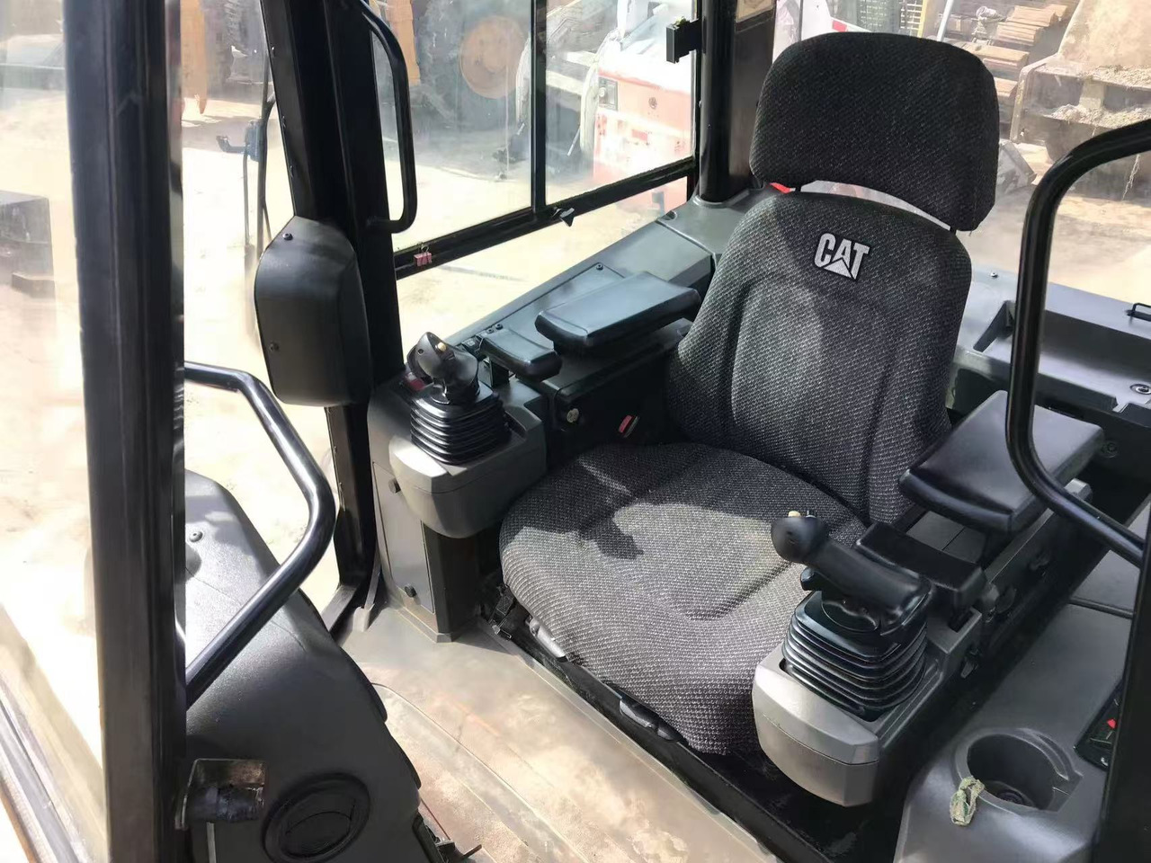 CAT D5K - Buldózer: 5 kép. CAT D5K - Buldózer: 5 kép.