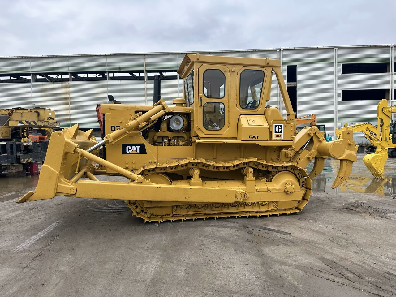 CAT D7G - Buldózer: 3 kép. CAT D7G - Buldózer: 3 kép.