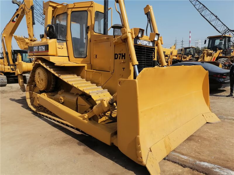 CAT D7H - Buldózer: 5 kép. CAT D7H - Buldózer: 5 kép.