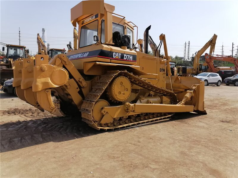 CAT D7H - Buldózer: 1 kép. CAT D7H - Buldózer: 1 kép.