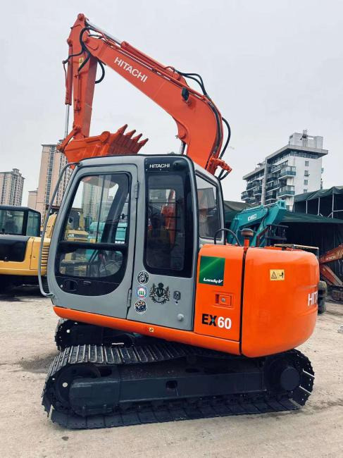 Hitachi EX60 - Lánctalpas kotró: 1 kép. Hitachi EX60 - Lánctalpas kotró: 1 kép.