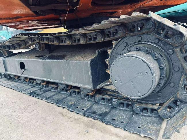 Hitachi EX60 - Lánctalpas kotró: 5 kép. Hitachi EX60 - Lánctalpas kotró: 5 kép.