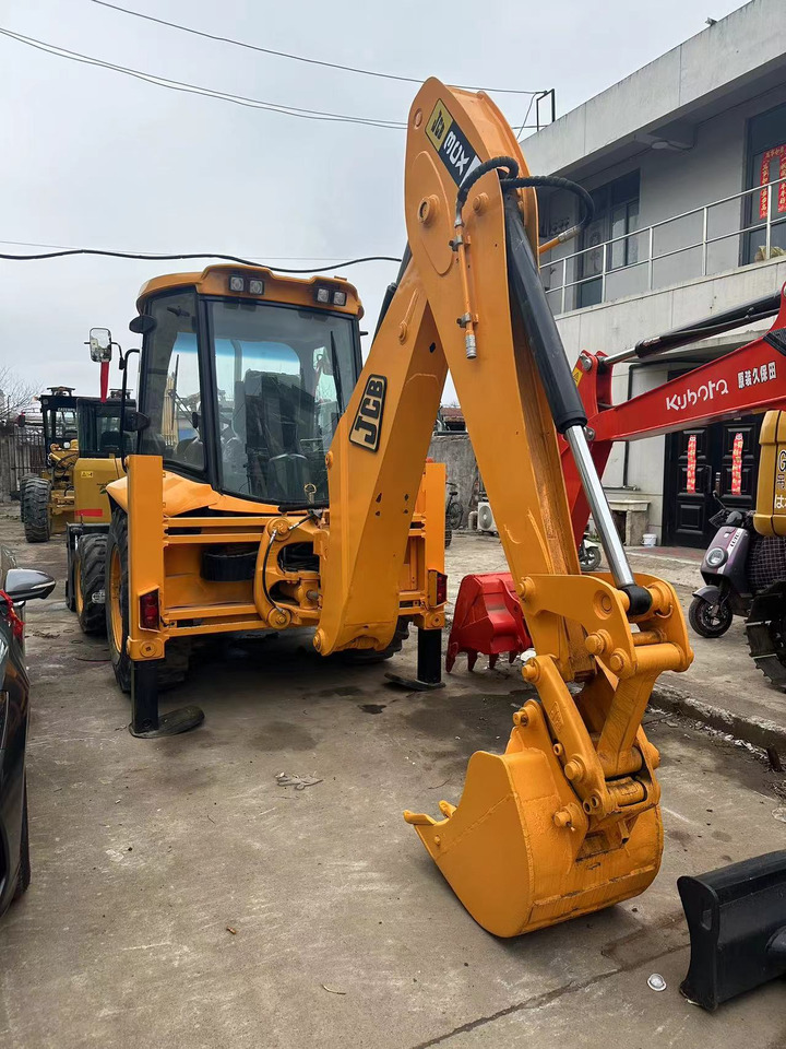 JCB 3CX - Kotrórakodó: 5 kép. JCB 3CX - Kotrórakodó: 5 kép.