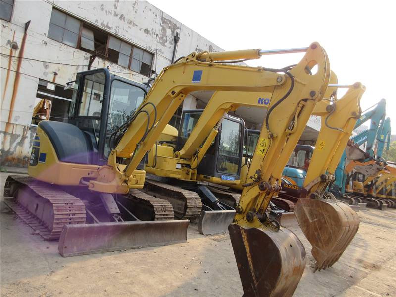 Komatsu PC40 - Minikotró: 1 kép. Komatsu PC40 - Minikotró: 1 kép.