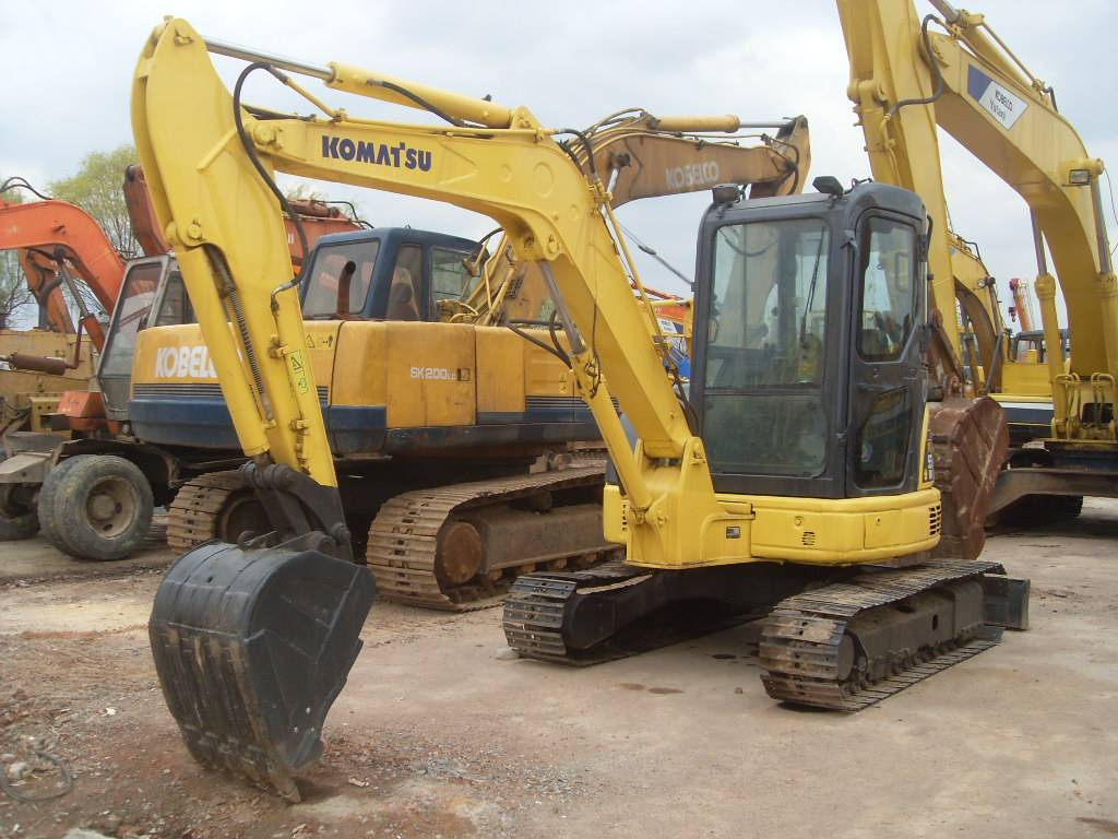 Komatsu PC55 - Minikotró: 1 kép. Komatsu PC55 - Minikotró: 1 kép.