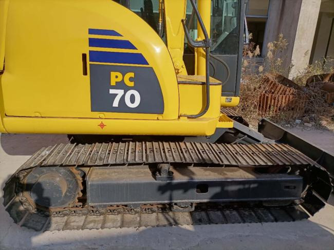 Komatsu PC70 - Minikotró: 4 kép. Komatsu PC70 - Minikotró: 4 kép.
