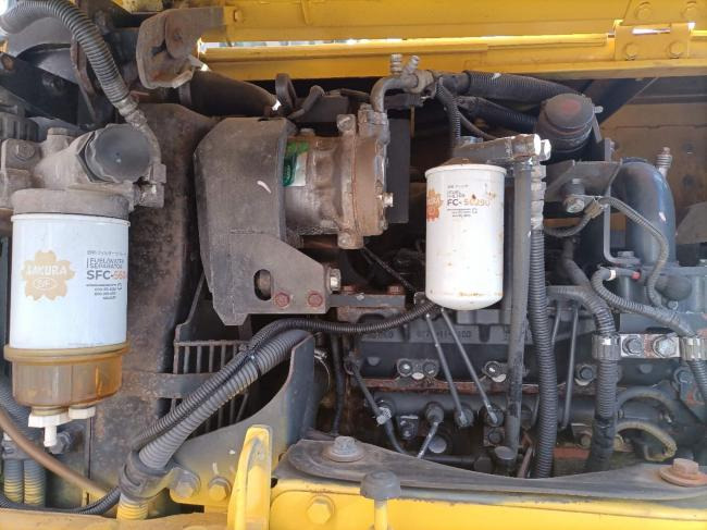 Komatsu PC70 - Minikotró: 3 kép. Komatsu PC70 - Minikotró: 3 kép.