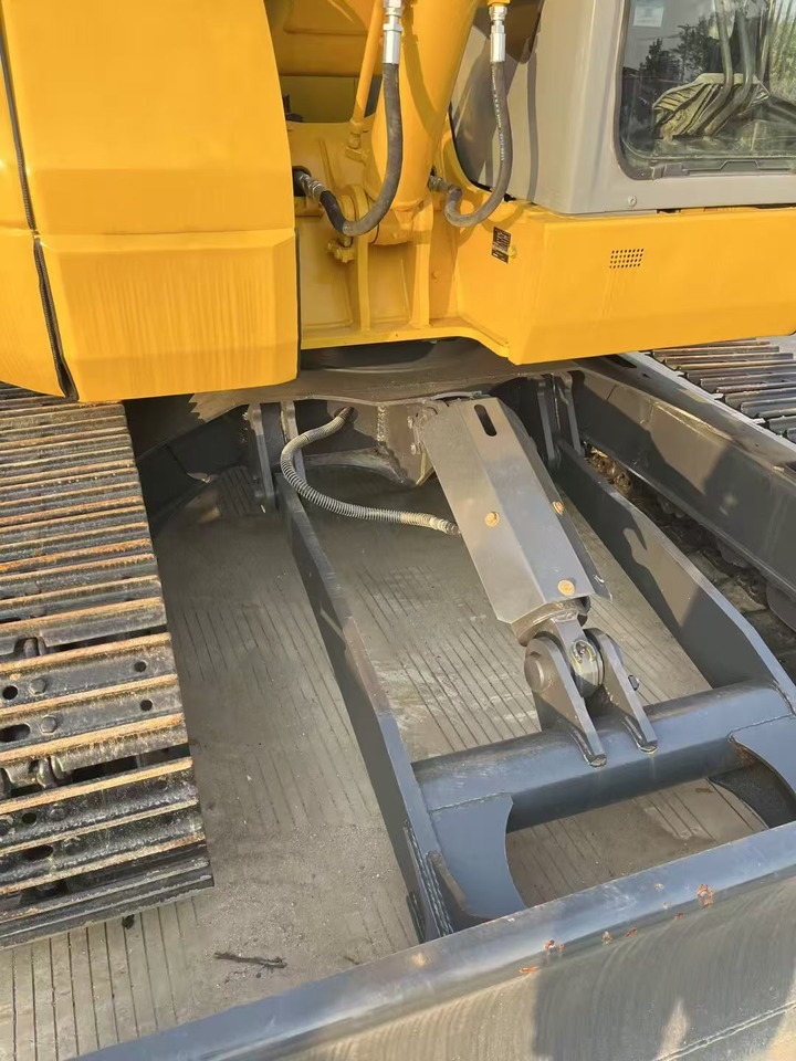 Komatsu PC78 - Minikotró: 2 kép. Komatsu PC78 - Minikotró: 2 kép.