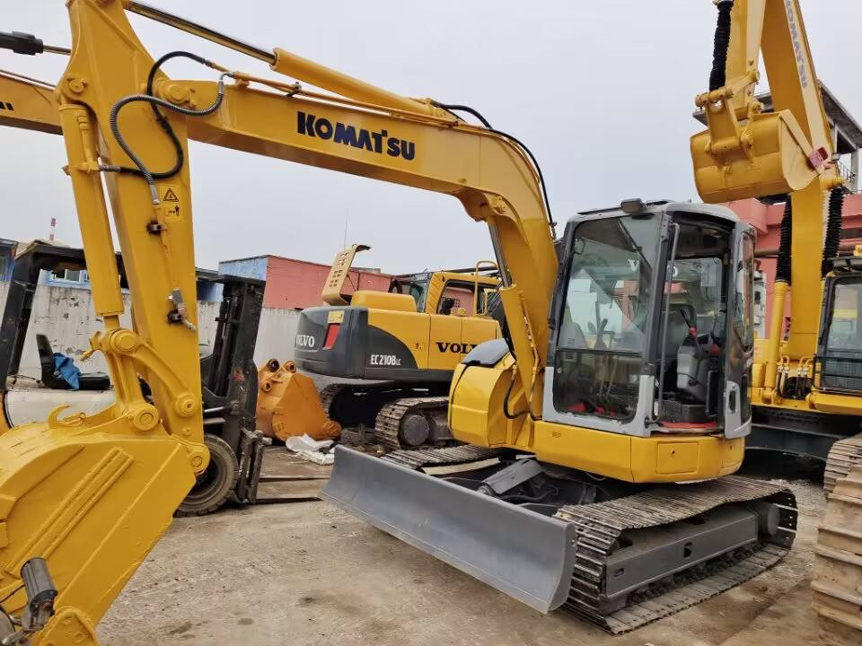 Komatsu PC78US - Minikotró: 1 kép. Komatsu PC78US - Minikotró: 1 kép.