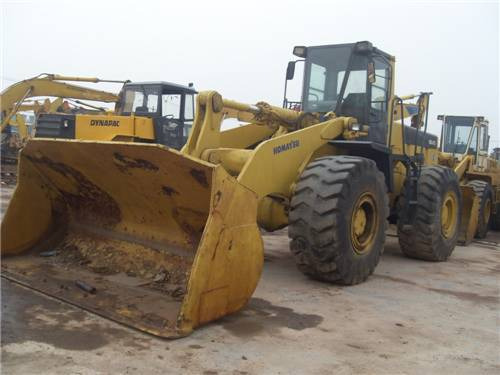 Komatsu WA470 - Gumikerekes homlokrakodó: 1 kép. Komatsu WA470 - Gumikerekes homlokrakodó: 1 kép.