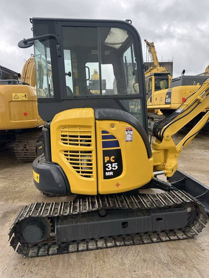 Komatsu pc35MR - Minikotró: 3 kép. Komatsu pc35MR - Minikotró: 3 kép.