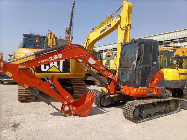 Kubota u55-4 - Minikotró: 1 kép. Kubota u55-4 - Minikotró: 1 kép.