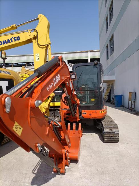 Kubota u55-4 - Minikotró: 4 kép. Kubota u55-4 - Minikotró: 4 kép.