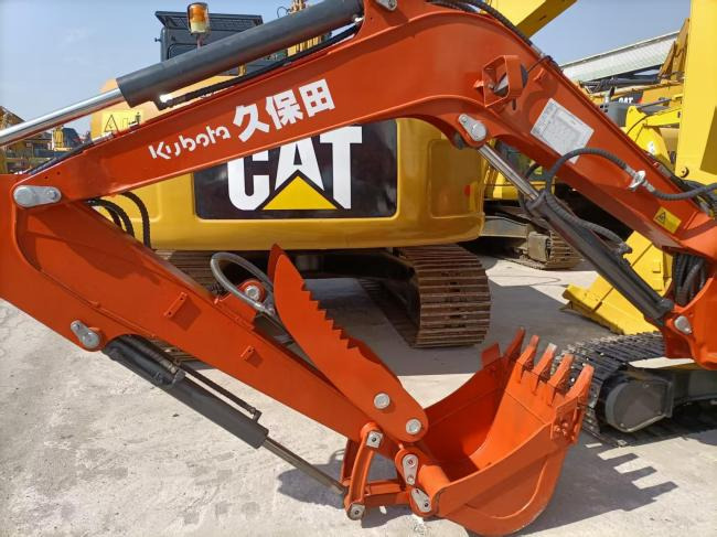 Kubota u55-4 - Minikotró: 3 kép. Kubota u55-4 - Minikotró: 3 kép.