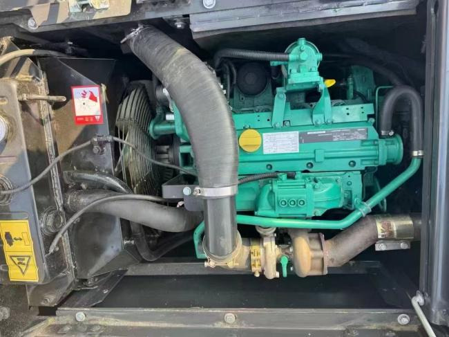 VOLVO EC140 - Lánctalpas kotró: 3 kép. VOLVO EC140 - Lánctalpas kotró: 3 kép.