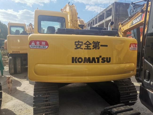Komatsu pc120 - Lánctalpas kotró: 5 kép. Komatsu pc120 - Lánctalpas kotró: 5 kép.
