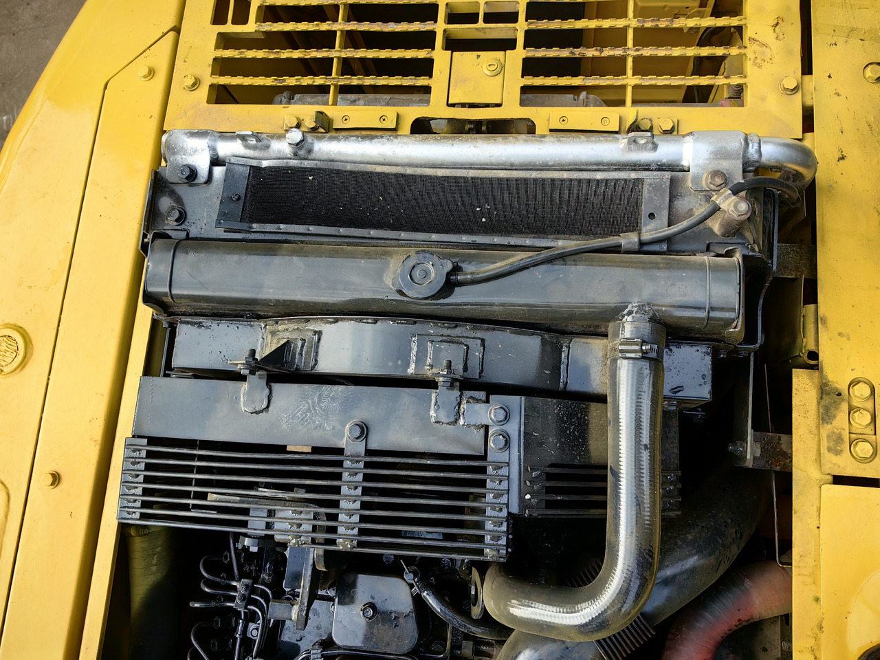 Komatsu pc200-7 - Lánctalpas kotró: 2 kép. Komatsu pc200-7 - Lánctalpas kotró: 2 kép.