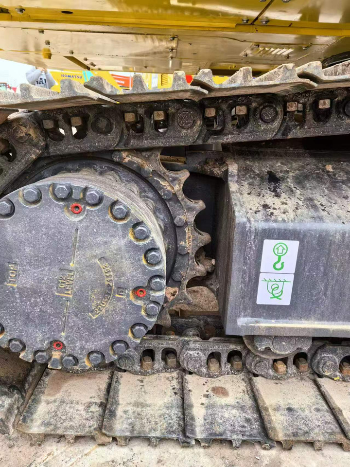 Komatsu pc220-8 - Lánctalpas kotró: 2 kép. Komatsu pc220-8 - Lánctalpas kotró: 2 kép.