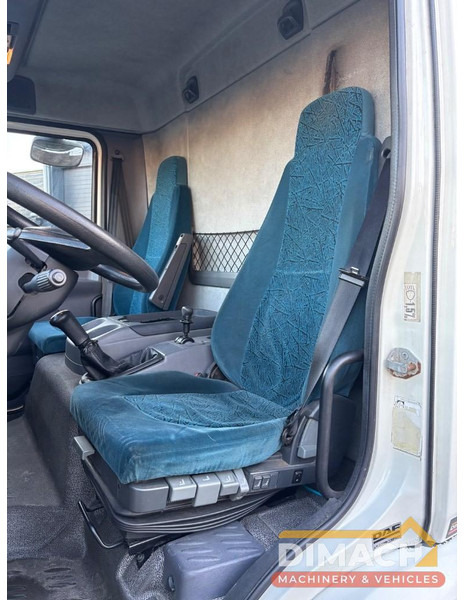 DAF FA LF45.150 4 paards, laadlift. Horsetruck NL truck - Lószállító kamion: 3 kép. DAF FA LF45.150 4 paards, laadlift. Horsetruck NL truck - Lószállító kamion: 3 kép.