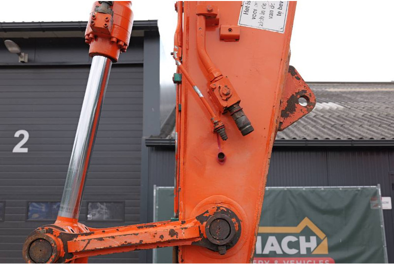 Hitachi ZX 210 LC-3 mono, airco, CW30 - Lánctalpas kotró: 5 kép. Hitachi ZX 210 LC-3 mono, airco, CW30 - Lánctalpas kotró: 5 kép.
