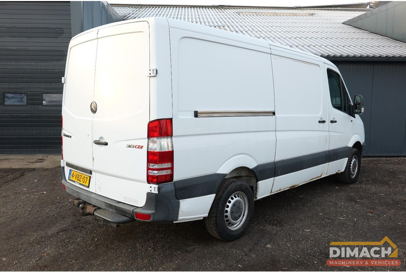 Mercedes-Benz 906 KA 35 Sprinter 313 - Euro 4 - L2H2 - trekhaak - airco - NL auto - Furgon: 2 kép. Mercedes-Benz 906 KA 35 Sprinter 313 - Euro 4 - L2H2 - trekhaak - airco - NL auto - Furgon: 2 kép.