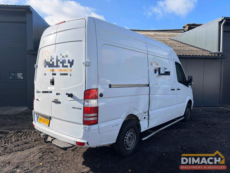 Mercedes-Benz Sprinter  Sprinter 216 L2H2 trekhaak , accident - unfall - rechterkant flink plaatschade, technisch perfect - Kis furgon: 2 kép. Mercedes-Benz Sprinter  Sprinter 216 L2H2 trekhaak , accident - unfall - rechterkant flink plaatschade, technisch perfect - Kis furgon: 2 kép.