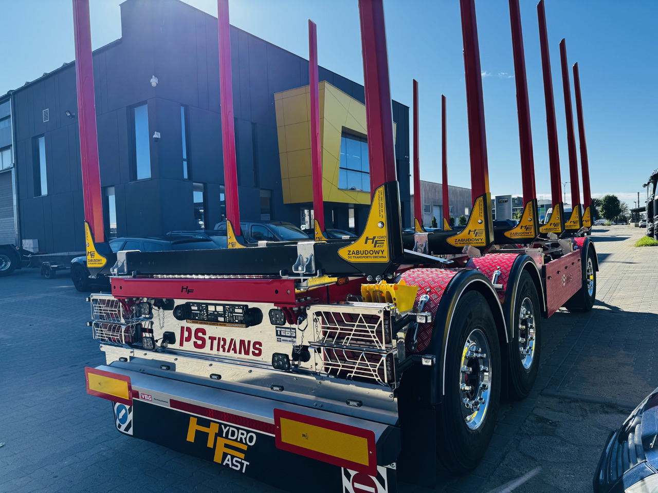 HYDROFAST Przyczepa 3 osiowa / 3 axles timber transport trailer / Remorque à 3 essieux pour le transport de bois / 3-Achs-Rungenanhänger / 3-tengelyes-rönkszállító-pótkocsi / Remorcă pentru transportul lemnului - Rönkszállító pótkocsi: 3 kép. HYDROFAST Przyczepa 3 osiowa / 3 axles timber transport trailer / Remorque à 3 essieux pour le transport de bois / 3-Achs-Rungenanhänger / 3-tengelyes-rönkszállító-pótkocsi / Remorcă pentru transportul lemnului - Rönkszállító pótkocsi: 3 kép.