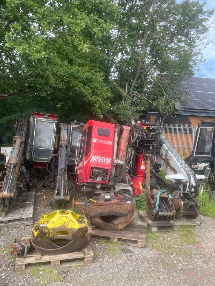 LOGLIFT Tajfun Epslion żuraw / forest crane / Waldkranich/лесозаготовительный кран - Rakodódaru - Erdészeti gép: 1 kép. LOGLIFT Tajfun Epslion żuraw / forest crane / Waldkranich/лесозаготовительный кран - Rakodódaru - Erdészeti gép: 1 kép.