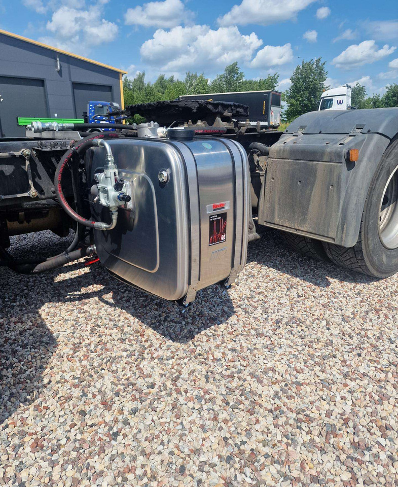 Mercedes-Benz HIDRAULIKA BINOTO - Alkatrész - Teherautó: 1 kép. Mercedes-Benz HIDRAULIKA BINOTO - Alkatrész - Teherautó: 1 kép.