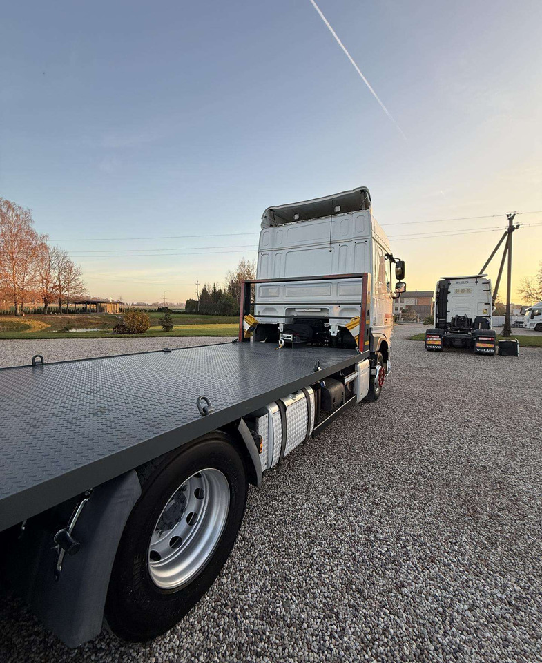 DAF XF 460 - Autószállító teherautó: 3 kép. DAF XF 460 - Autószállító teherautó: 3 kép.