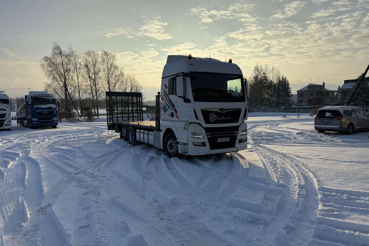 MAN TGX 26.420 - Autószállító teherautó: 2 kép. MAN TGX 26.420 - Autószállító teherautó: 2 kép.