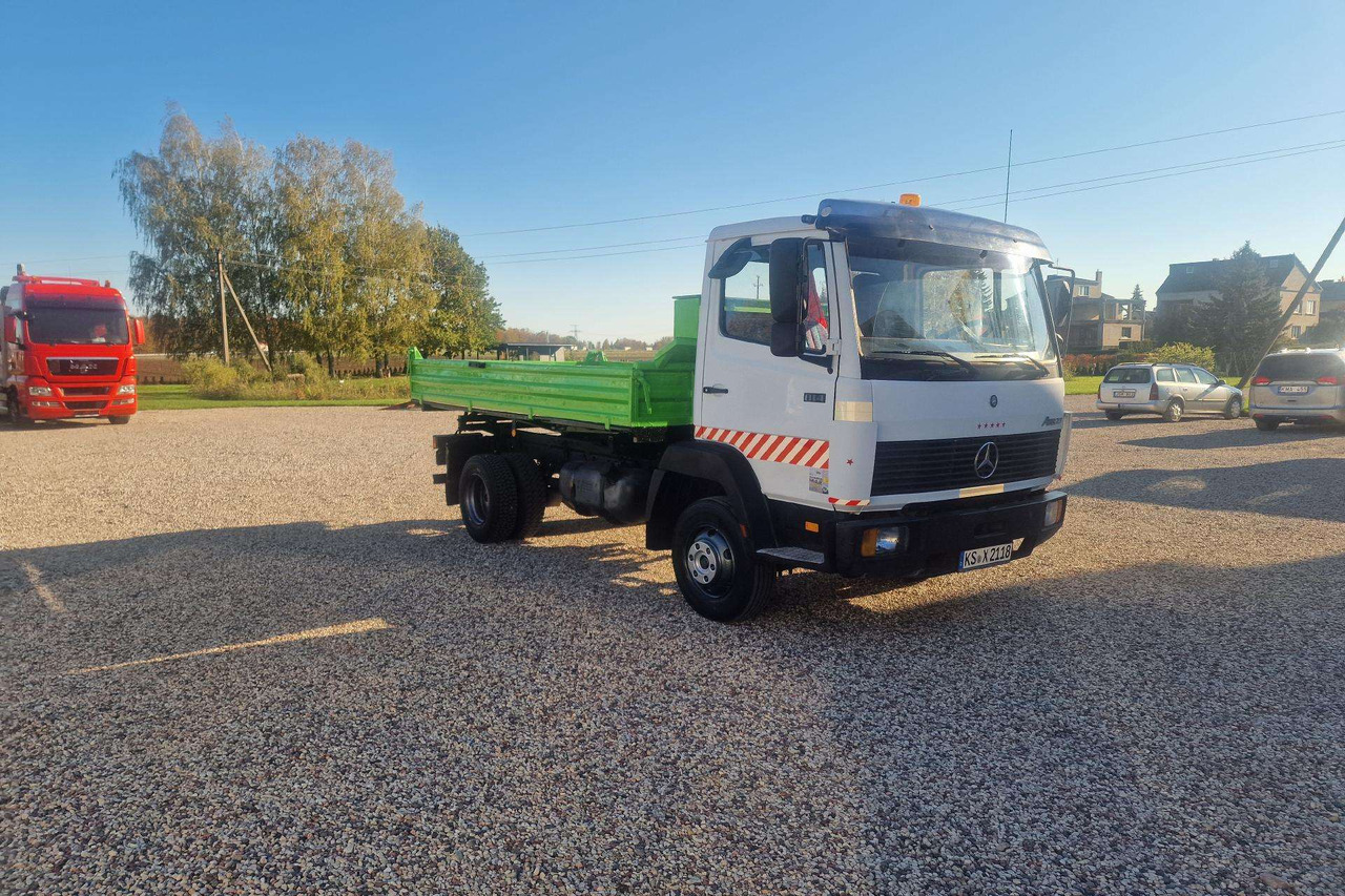 Mercedes-Benz 814 - Billenőplatós teherautó: 2 kép. Mercedes-Benz 814 - Billenőplatós teherautó: 2 kép.