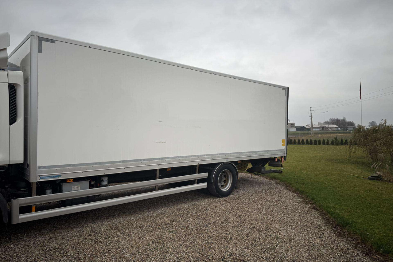 Volvo Kėbulas - Dobozos felépítményű teherautó: 1 kép. Volvo Kėbulas - Dobozos felépítményű teherautó: 1 kép.