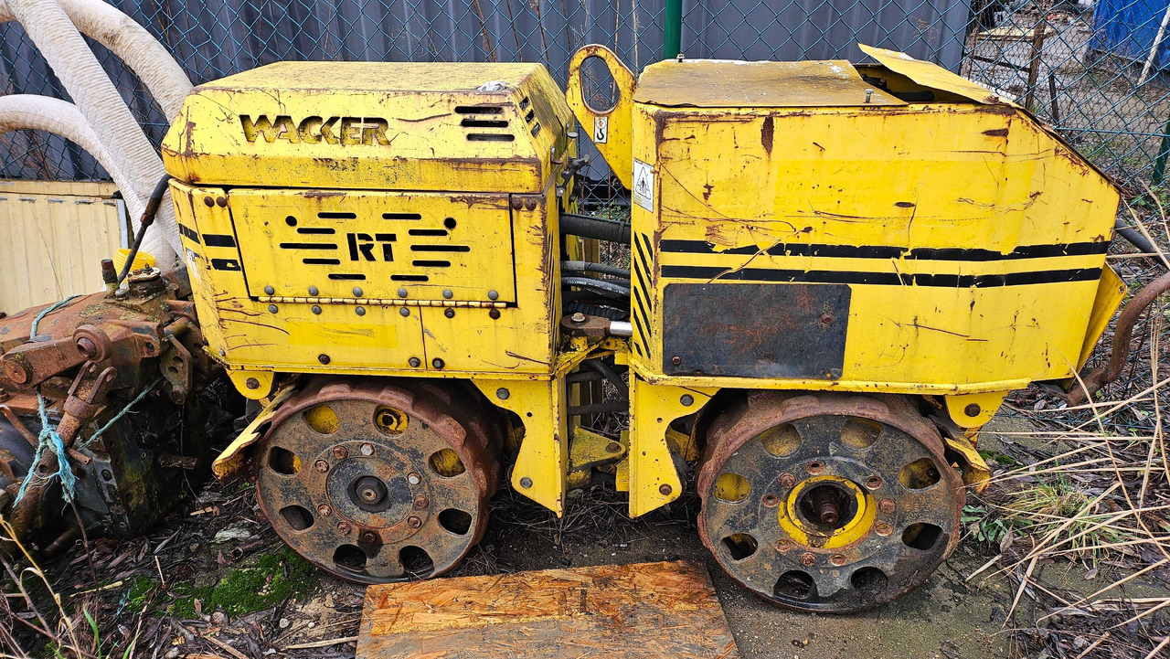 Walec WACKER RT820 silnik kręci ale nie odpala - Minihenger: 1 kép. Walec WACKER RT820 silnik kręci ale nie odpala - Minihenger: 1 kép.