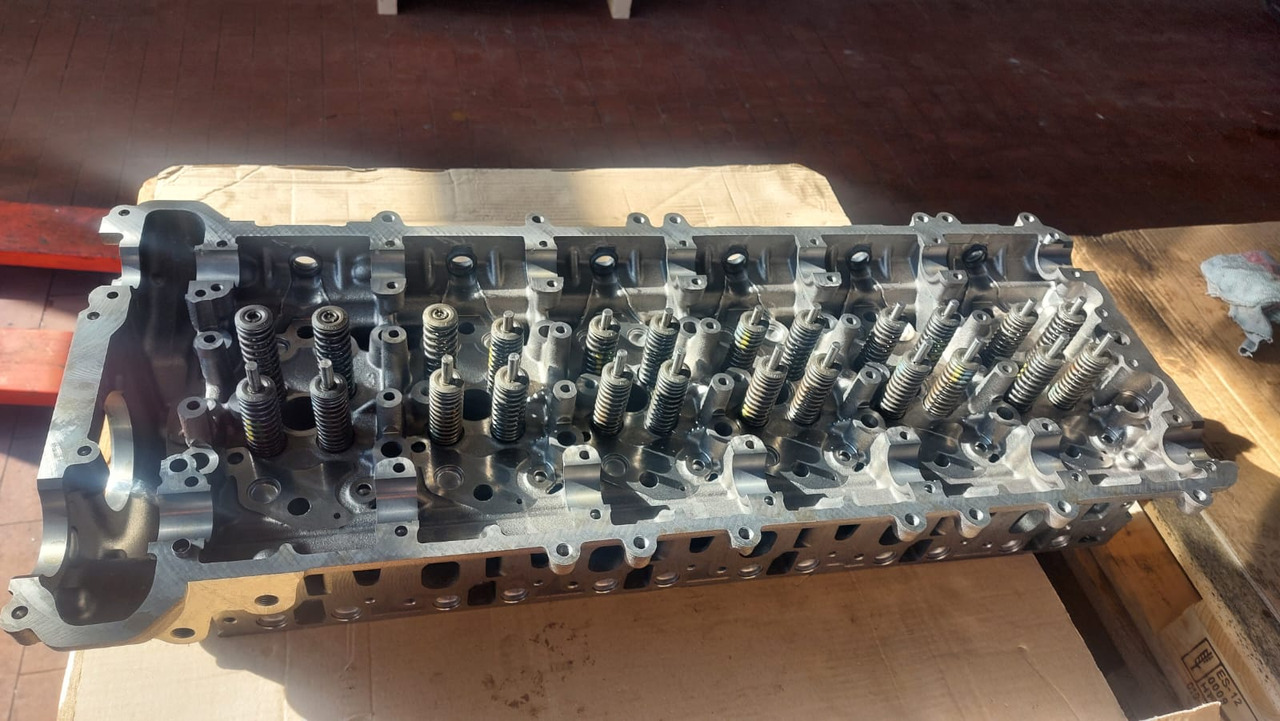 CLAAS Regeneracja naprawa om 470 471 472 473 mp4 euro6 - Motor - Mezőgazdasági gépek: 4 kép. CLAAS Regeneracja naprawa om 470 471 472 473 mp4 euro6 - Motor - Mezőgazdasági gépek: 4 kép.