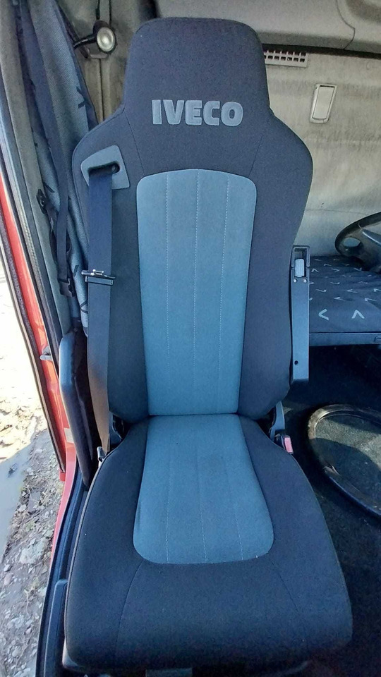 Fotel do IVECO STRALIS 500 - Ülés - Teherautó: 1 kép. Fotel do IVECO STRALIS 500 - Ülés - Teherautó: 1 kép.
